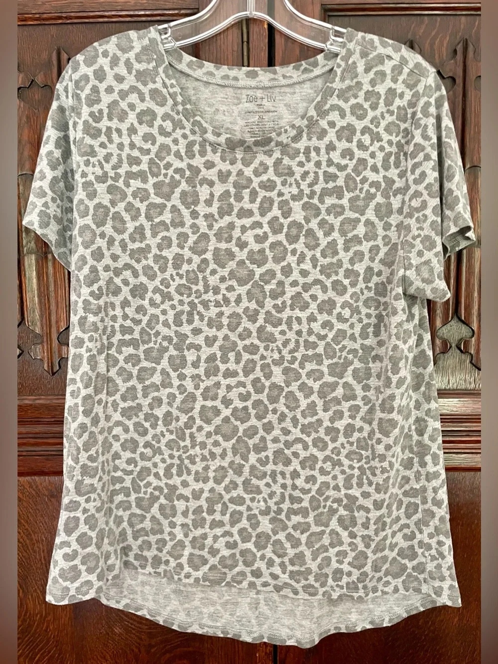 Zoe + Liv Gray Leopard Print Short Sleeve Top Size XL